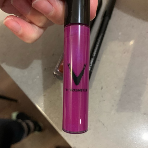 Women’s lip cosmetics - Picture 4 of 5